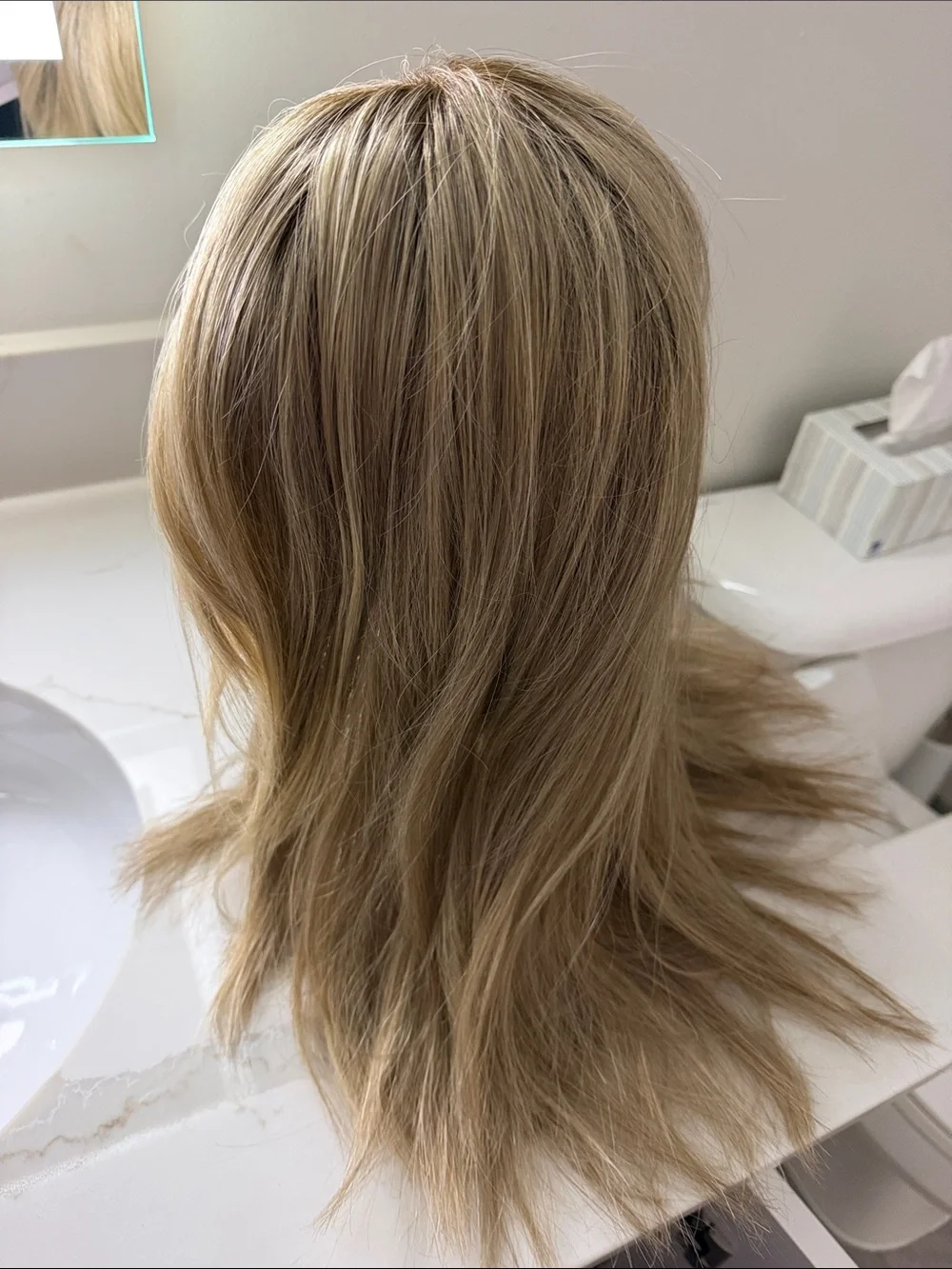 Light brown Layered Women's Wig - Natural Ash Blonde